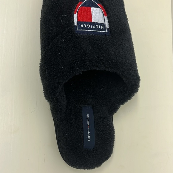 Tommy Hilfiger Logo Black Fur Slippers Men’s Size 9 (NWOT) - Picture 5 of 6